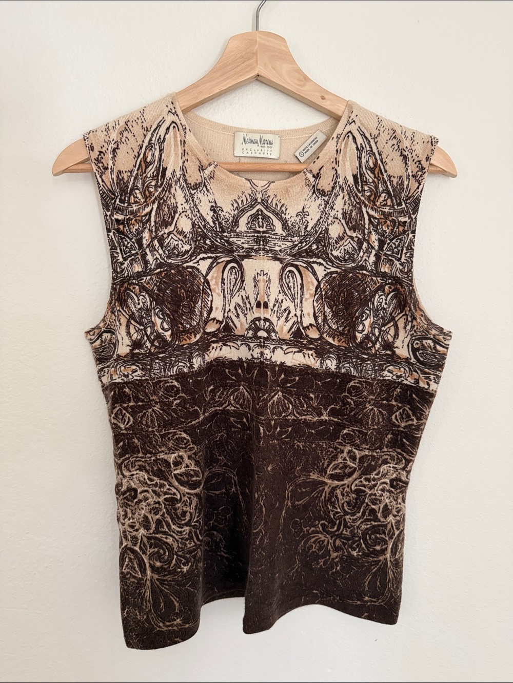 Neiman Marcus Sleeveless Csshmere Tank Top - Cream & Brown Pattern